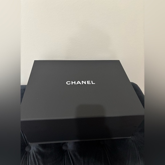 Chanel Black Gift Box with White Logo - Picture 1 of 5